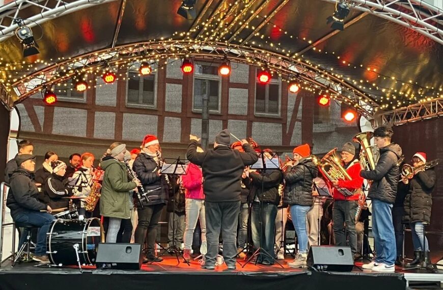 Jugendorchester musizierte beim Weihnachtsmarkt
