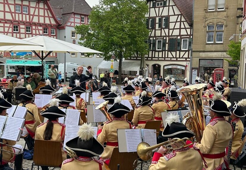 Orchester musizierte beim Zunftbaumfest