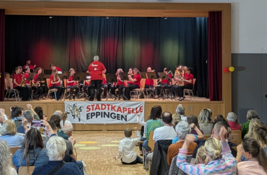 Lieblingslieder zu Isidors Geburtstag: Mitmachkonzert der Stadtkapelle begeistert Groß und Klein