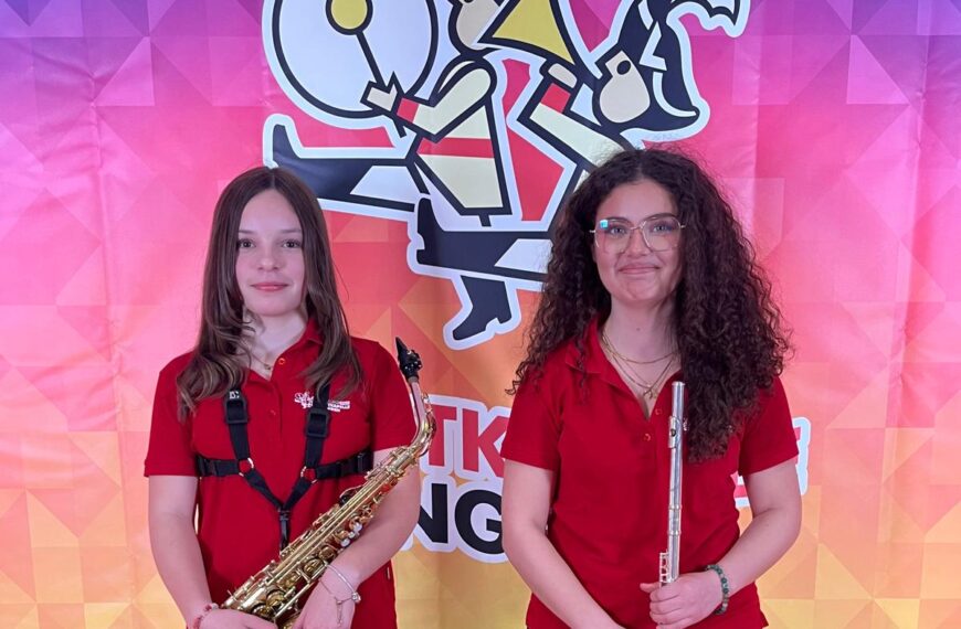 Die zwei D1-Absolventinnen