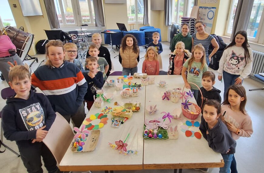 Pinsel statt Instrument: Österlicher Bastelspaß mit Bläserbande und den Schülerorchestern