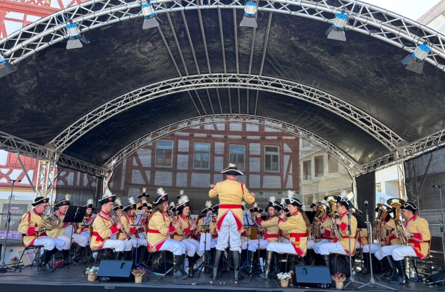 Orchester musizierte beim Zunftbaumfest