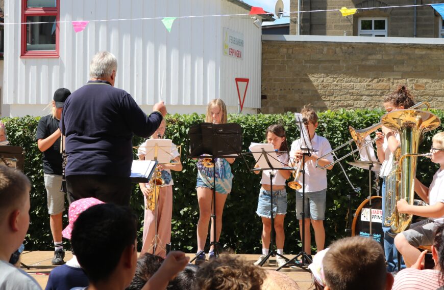Schülerorchester eröffnete das Schulfest der Grundschule im Rot