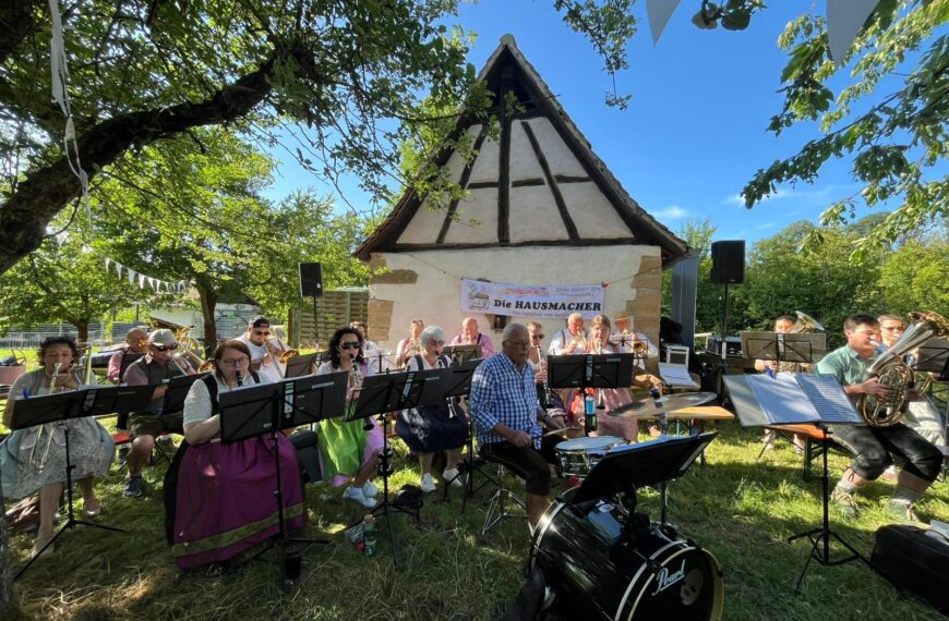 Erfolgreiches Wochenende mit den Hausmachern – Beste Stimmung an der Lochberghütte und im Biergarten Schwanen