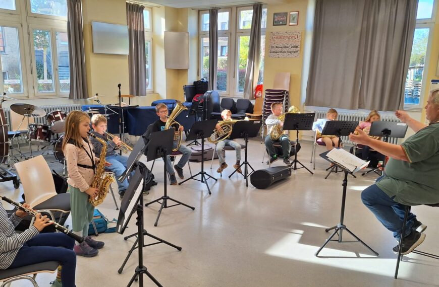 Hier spielt die Zukunft – das neue Schülerorchester und die Bläser-AGs sind gestartet!